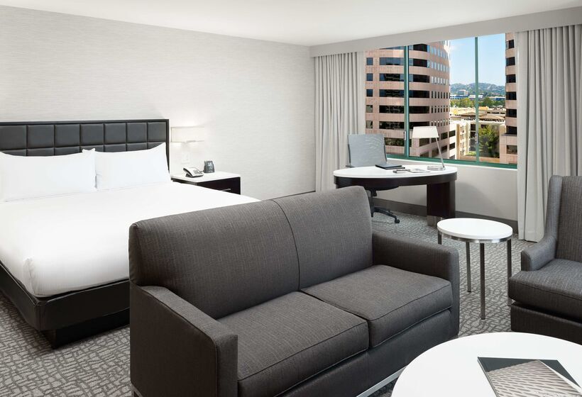 فندق Hilton Woodland Hills / Los Angeles