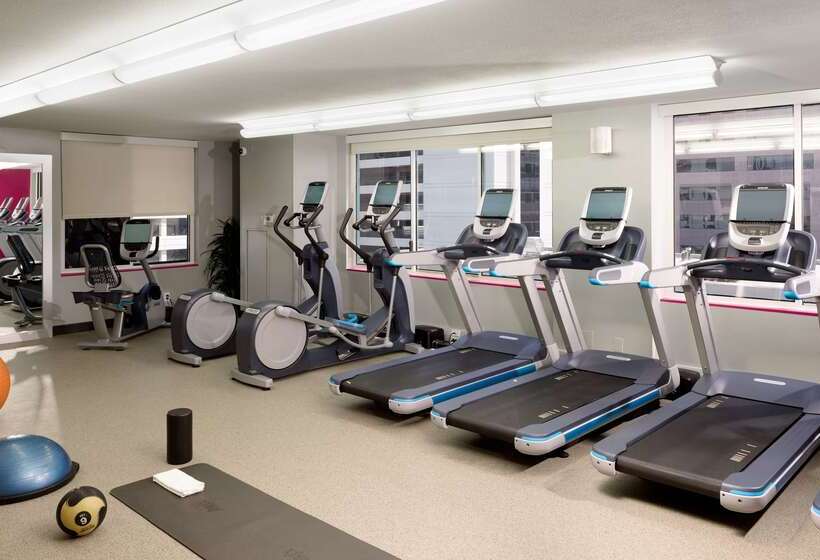 فندق Hilton Woodland Hills / Los Angeles