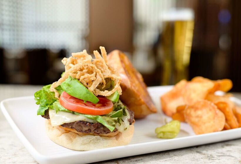 فندق Hilton Woodland Hills / Los Angeles