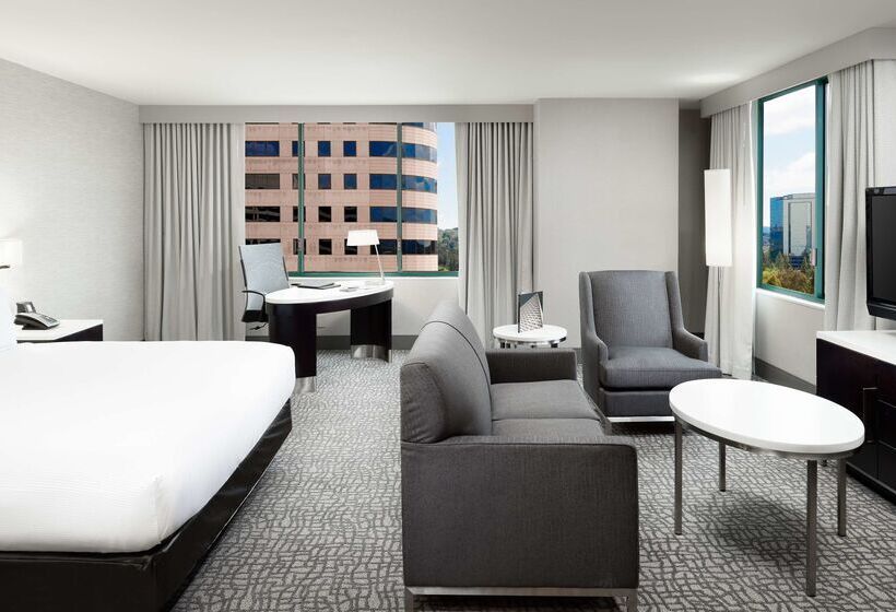 فندق Hilton Woodland Hills / Los Angeles