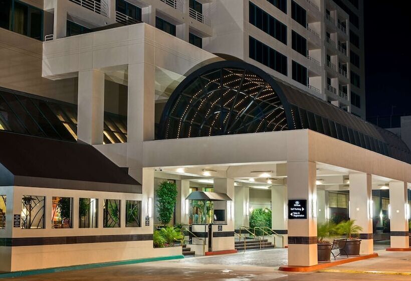 فندق Hilton Woodland Hills / Los Angeles