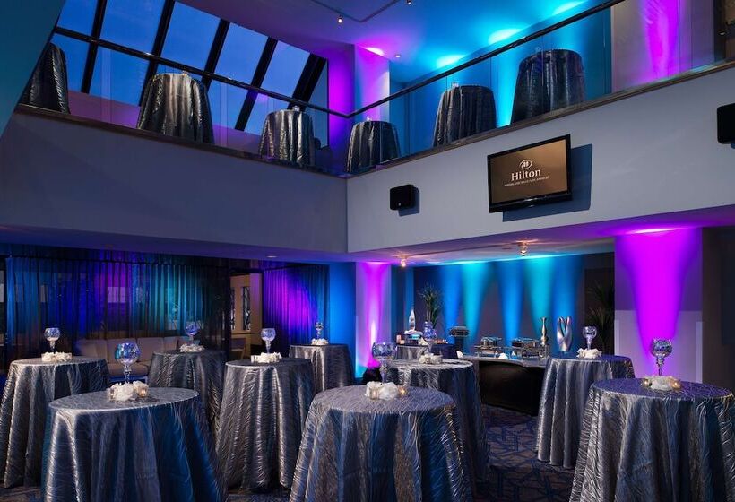 فندق Hilton Woodland Hills / Los Angeles