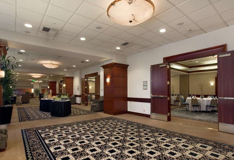 فندق Hilton Woodland Hills / Los Angeles