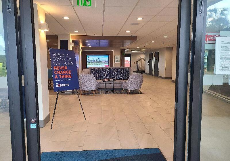 酒店 Holiday Inn Express Fort Lauderdale North Executive Airport, An Ihg