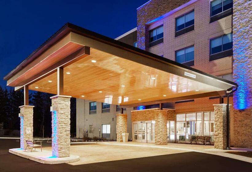 호텔 Holiday Inn Express & Suites Chicago North Shore   Niles, An Ihg