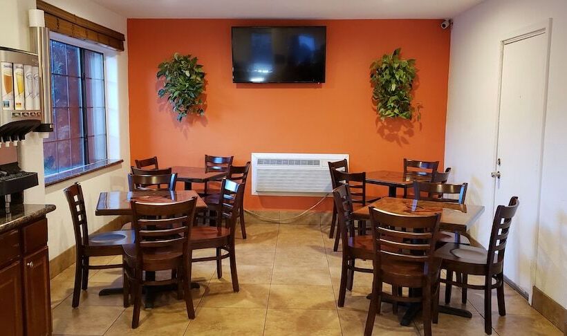 هتل Howard Johnson By Wyndham Flagstaff University West