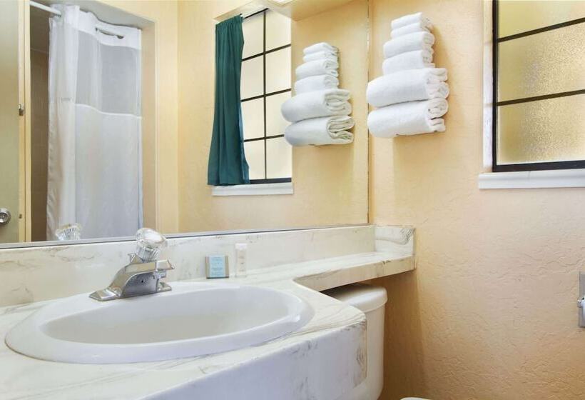 هتل Howard Johnson By Wyndham Flagstaff University West