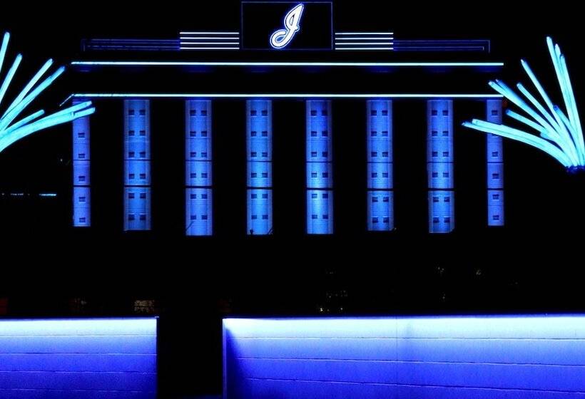 בית מלון כפרי J Resort