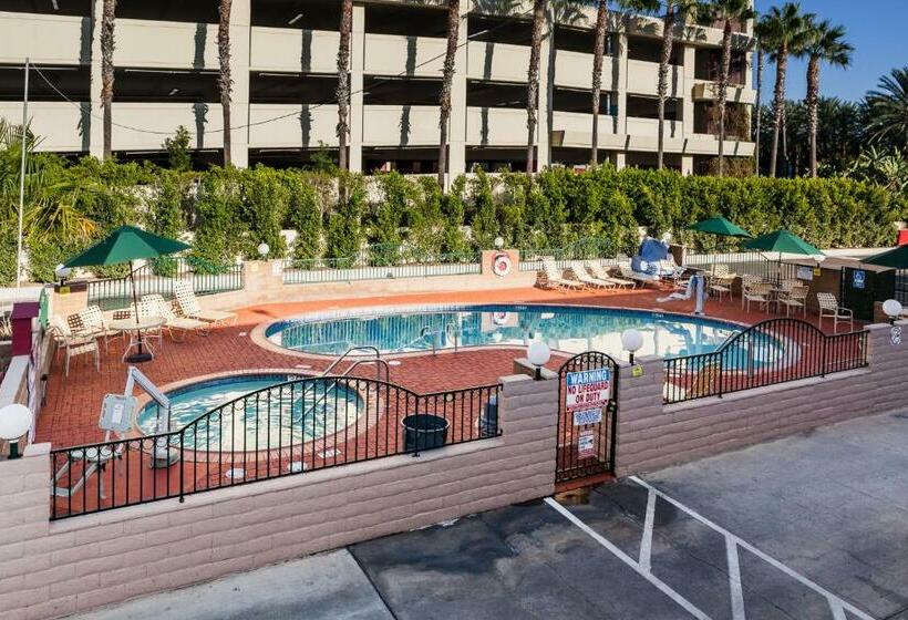 فندق Kings Inn Anaheim At The Park & Convention Center