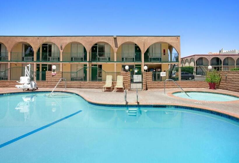 فندق Kings Inn Anaheim At The Park & Convention Center