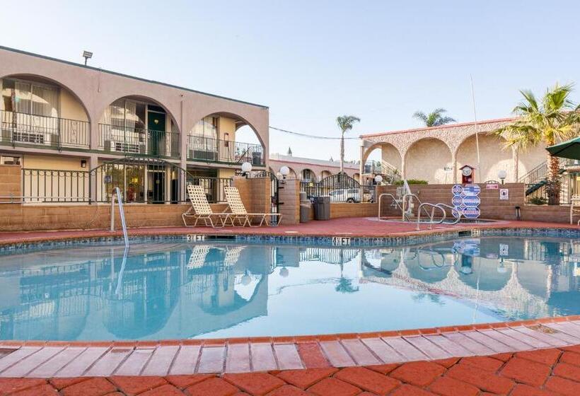 فندق Kings Inn Anaheim At The Park & Convention Center