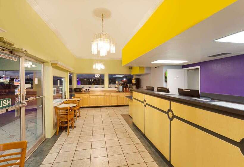 בית מלון כפרי Knights Inn  Palmdale Ca