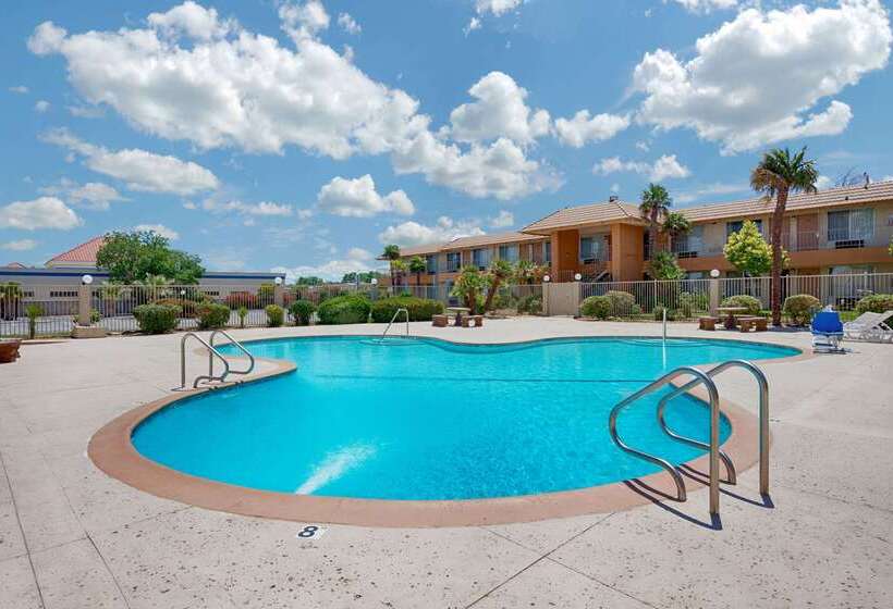 בית מלון כפרי Knights Inn  Palmdale Ca