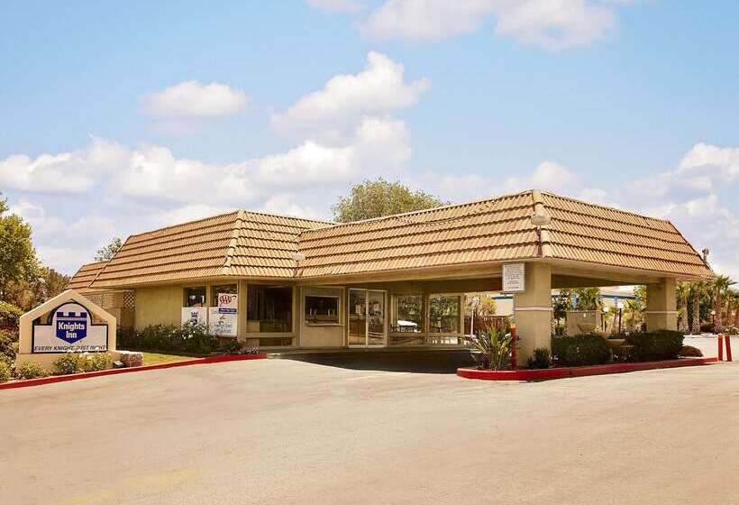 בית מלון כפרי Knights Inn  Palmdale Ca