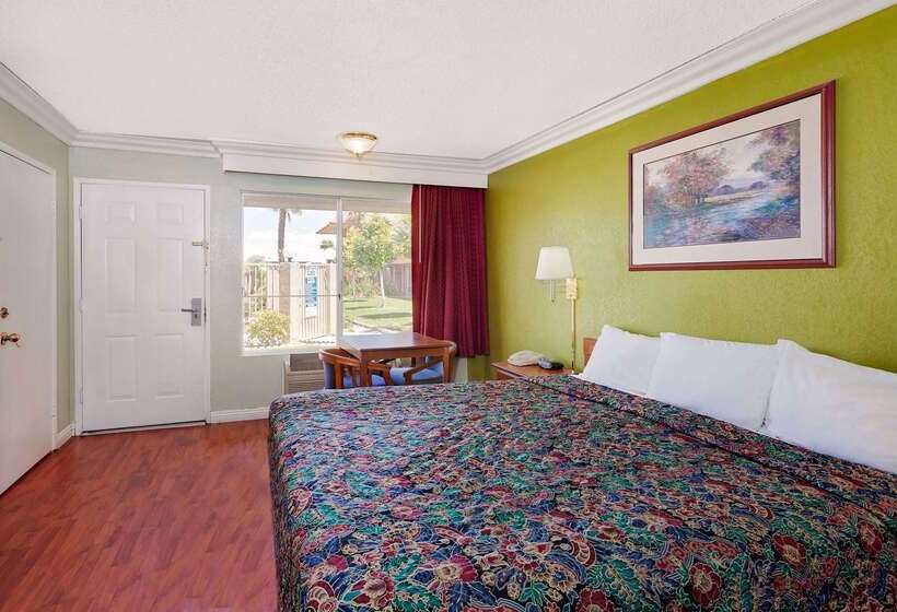 בית מלון כפרי Knights Inn Palmdale Ca