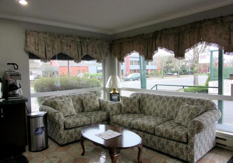 Отель Knights Inn Salem