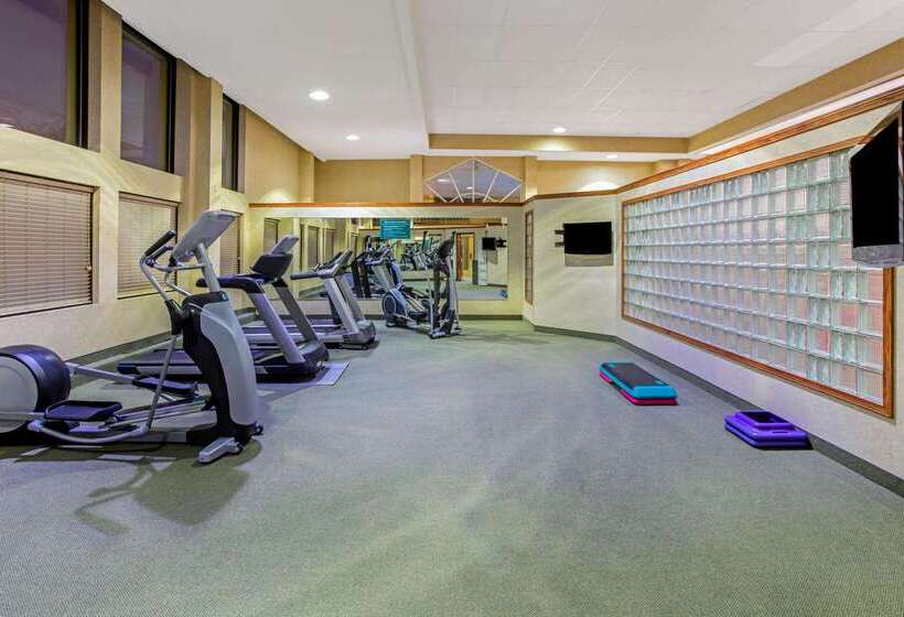 호텔 La Quinta By Wyndham Appleton College Avenue