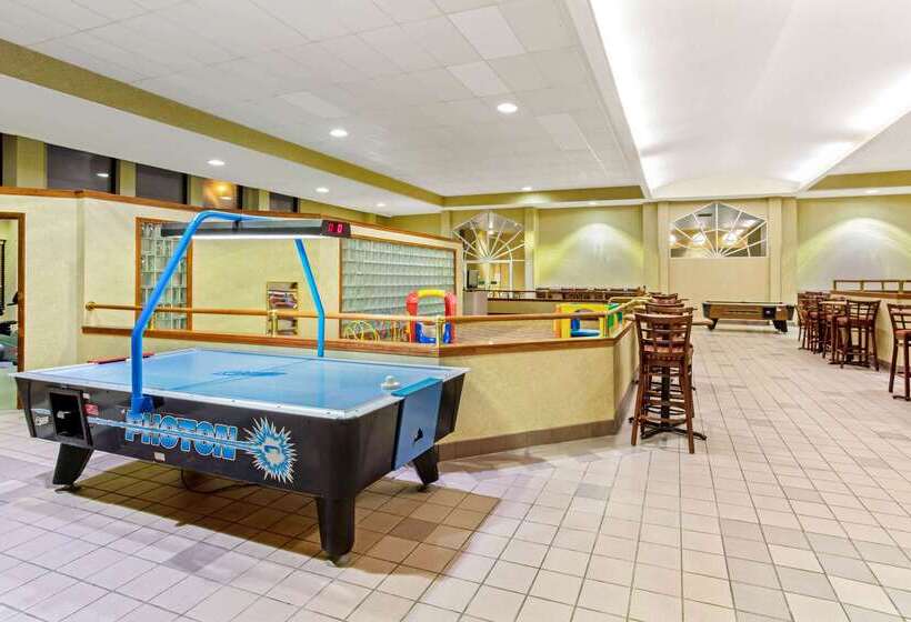 호텔 La Quinta By Wyndham Appleton College Avenue