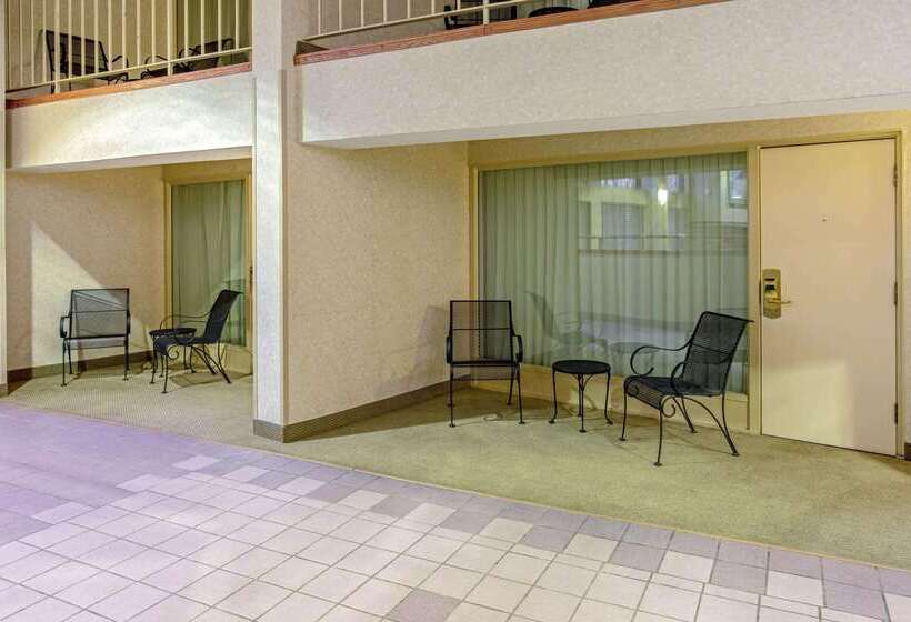 호텔 La Quinta By Wyndham Appleton College Avenue