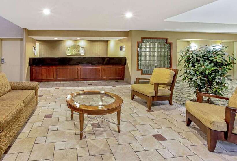 호텔 La Quinta By Wyndham Appleton College Avenue