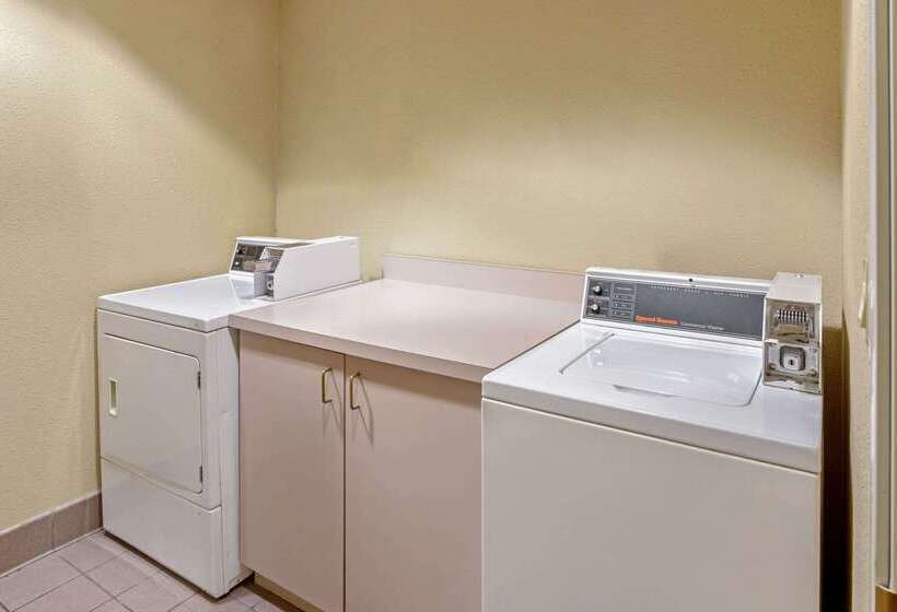 هتل La Quinta By Wyndham Appleton College Avenue