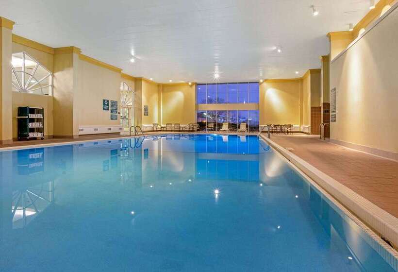 호텔 La Quinta By Wyndham Appleton College Avenue