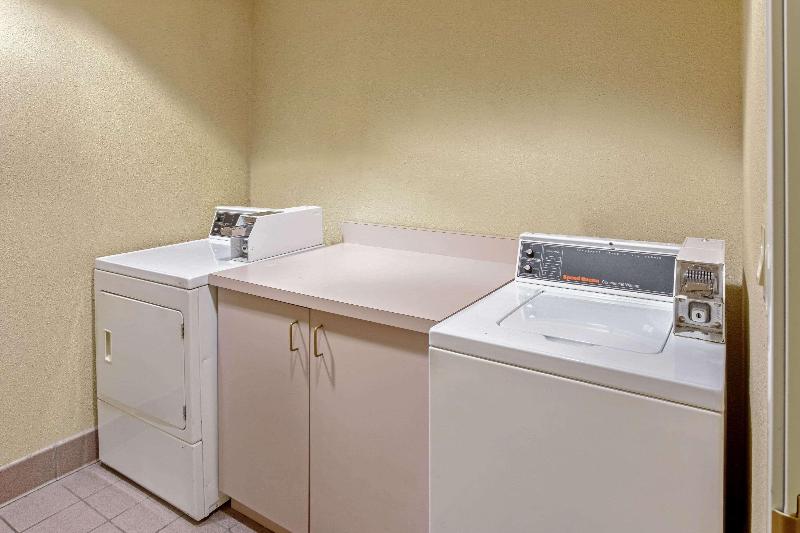 هتل La Quinta By Wyndham Appleton College Avenue