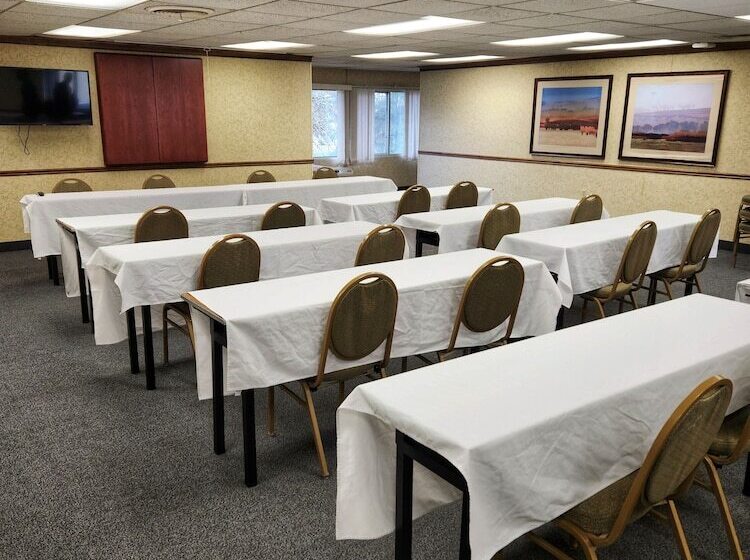 هتل La Quinta By Wyndham Appleton College Avenue