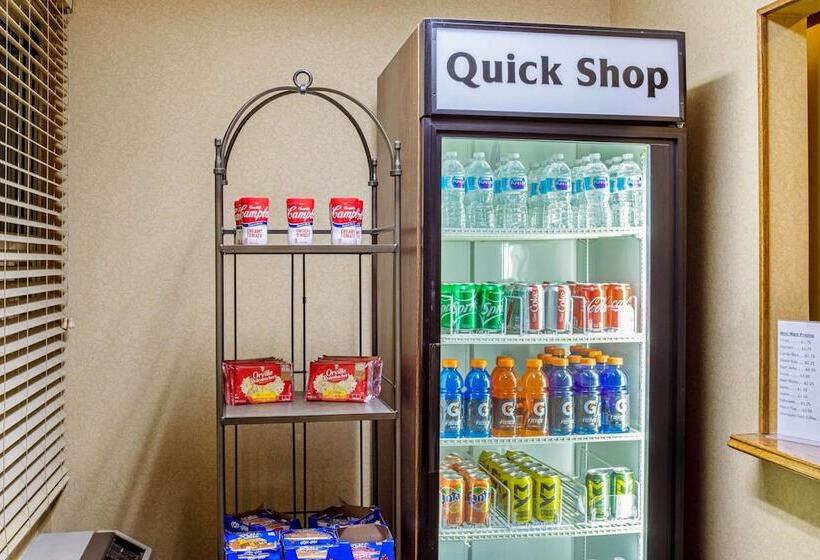 هتل La Quinta By Wyndham Appleton College Avenue