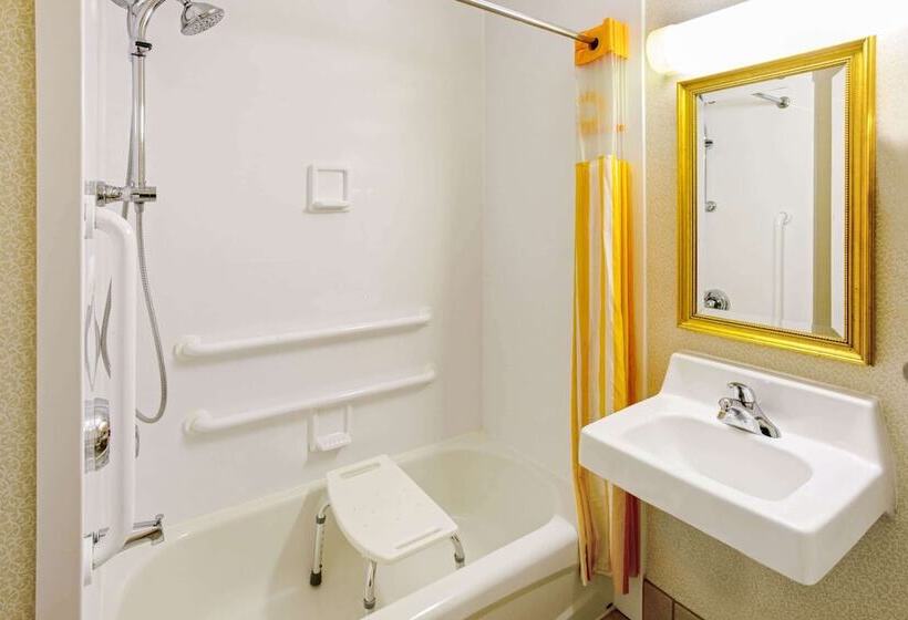 호텔 La Quinta By Wyndham Appleton College Avenue