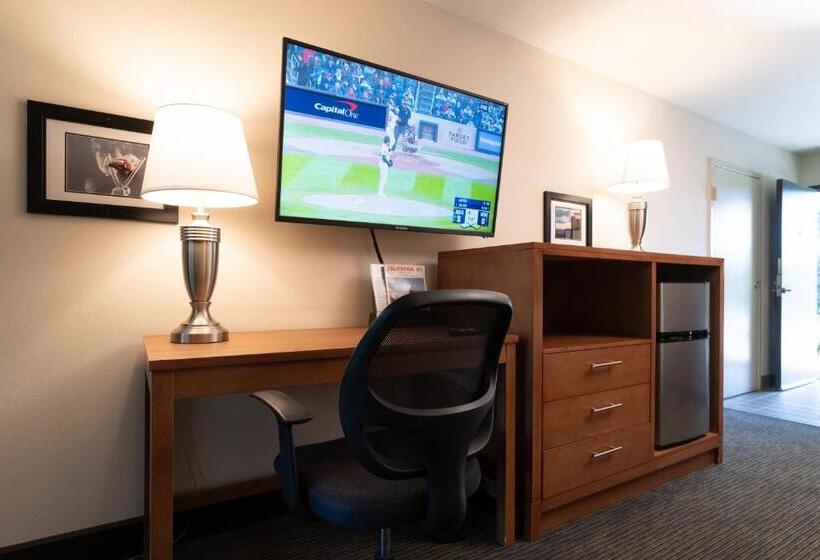 فندق Lemon Tree Inn