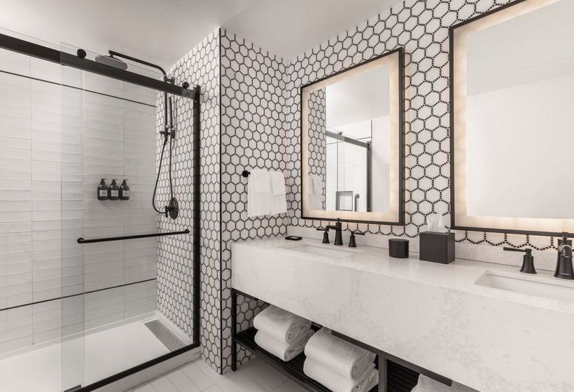 Отель Mills House Charleston, Curio Collection By Hilton