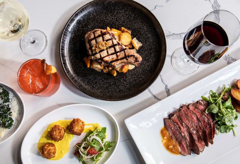 Отель Mills House Charleston, Curio Collection By Hilton