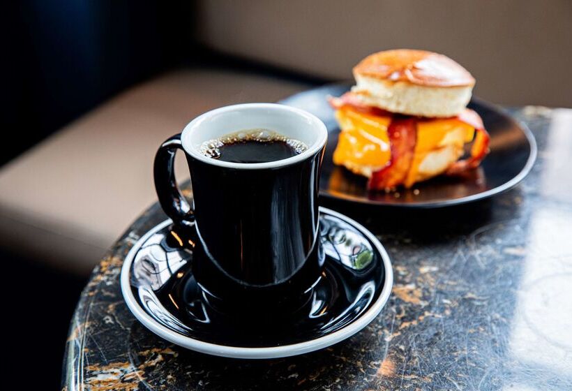 Отель Mills House Charleston, Curio Collection By Hilton