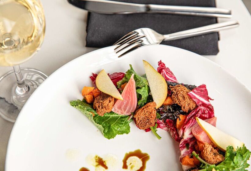 Отель Mills House Charleston, Curio Collection By Hilton