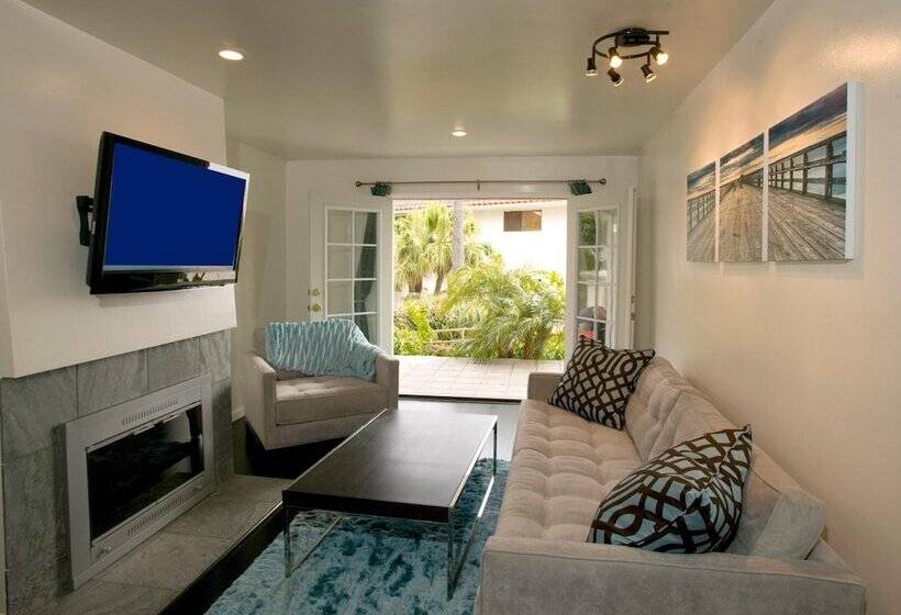 هتل Oceanside Marina Suites  A Waterfront