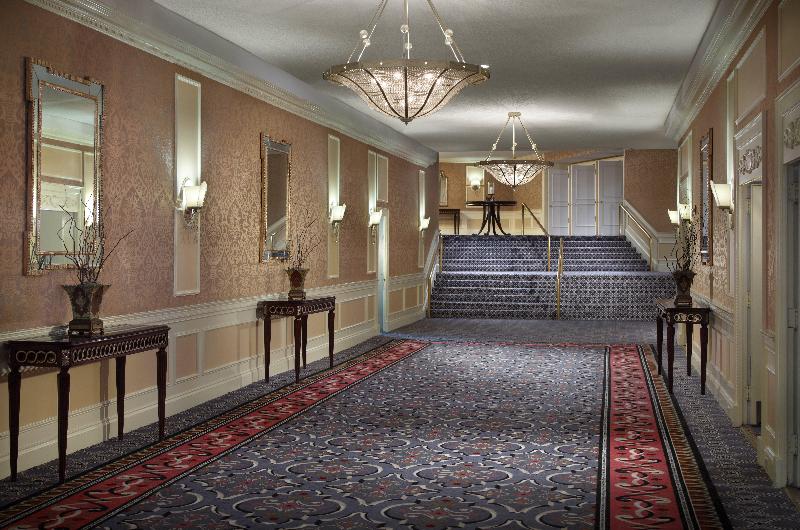 Отель Omni Shoreham