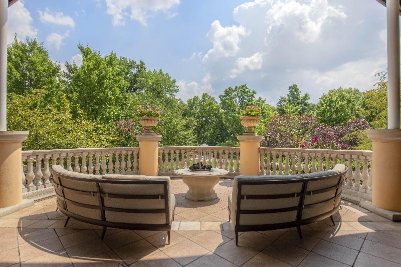 Отель Omni Shoreham