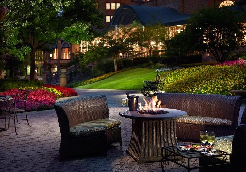 Отель Omni Shoreham