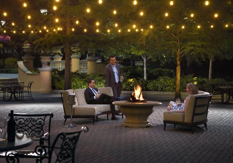 Отель Omni Shoreham