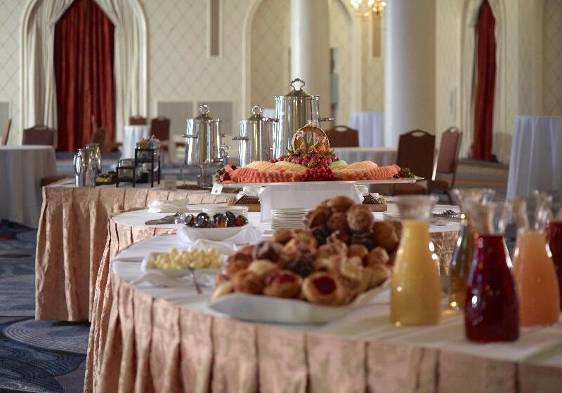 Отель Omni Shoreham