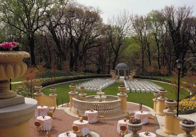 Отель Omni Shoreham