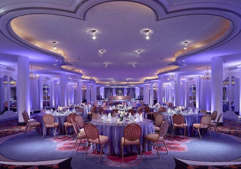 Отель Omni Shoreham