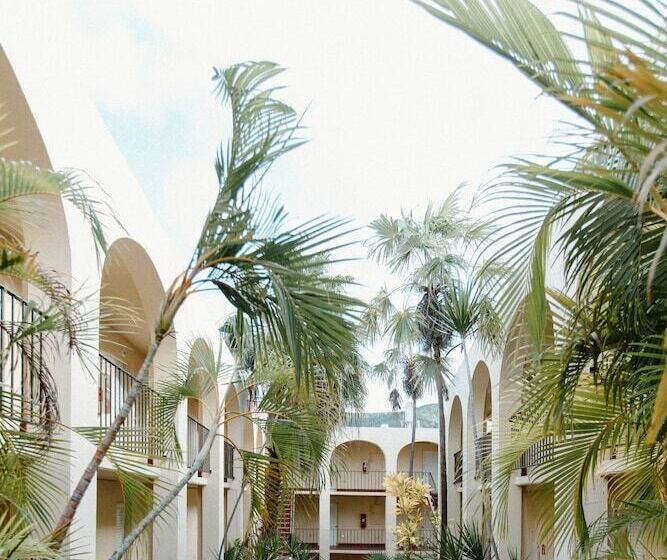 هتل On The Cay