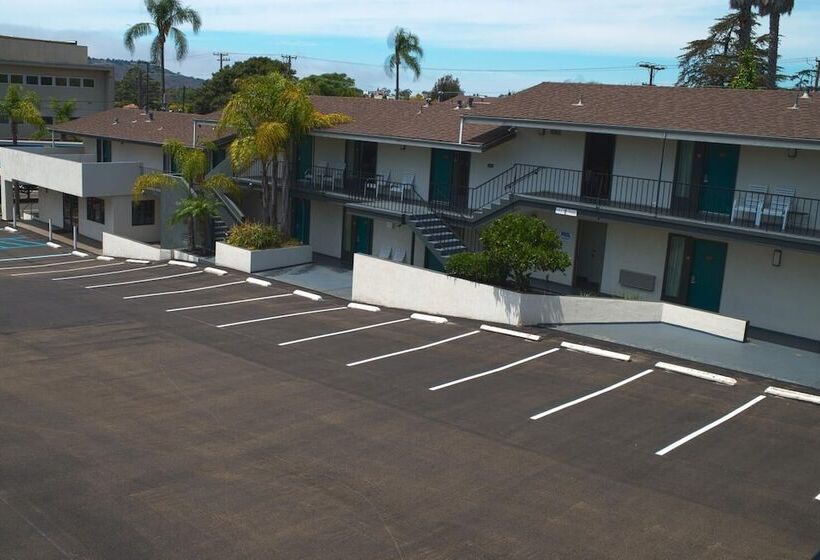 فندق Orange Tree Inn