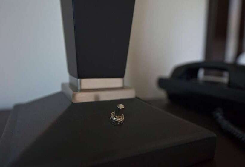 فندق Orange Tree Inn