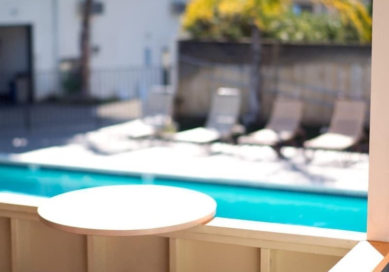 فندق Orange Tree Inn