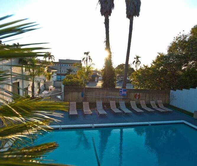 فندق Orange Tree Inn