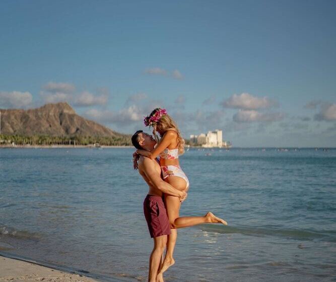 Отель Outrigger Waikiki Beachcomber