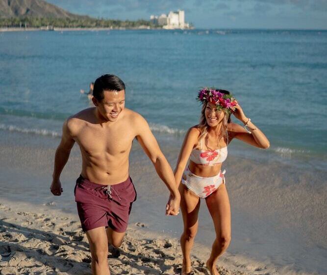 Отель Outrigger Waikiki Beachcomber